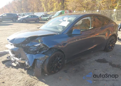 2023 Tesla Model Y Awd/Long Range Dual Motor All-Wheel Drive z USA, uszkodzony, nr VIN 7SAYGAEE9PF948825